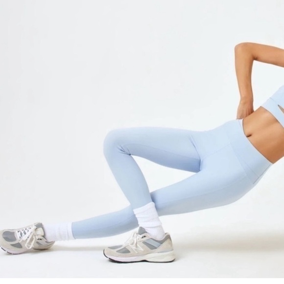 L*space Mercer Textured Ribbed Criss Cross Athletic Leggings in Mist. Size M - Picture 2 of 13